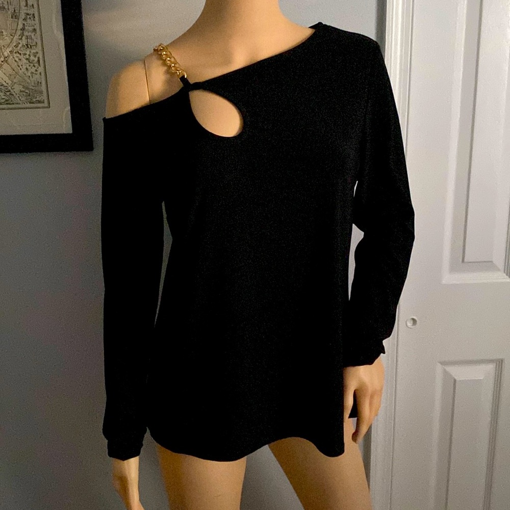 NWT Black off shoulder top w/gold hardware - NineWest